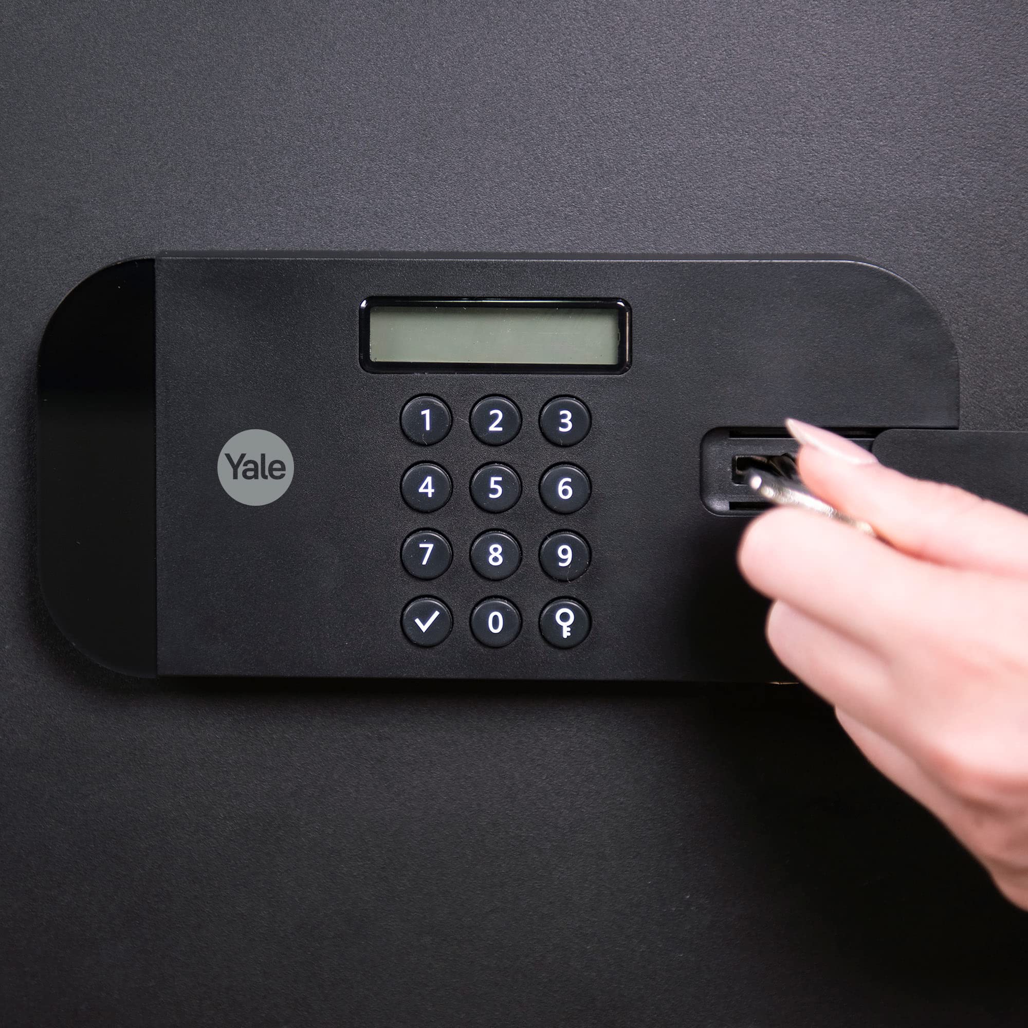 yale-yseb-200-eb1-coffre-fort-motoris-compact-porte-acier-d-coup-e-au-laser-code image 8