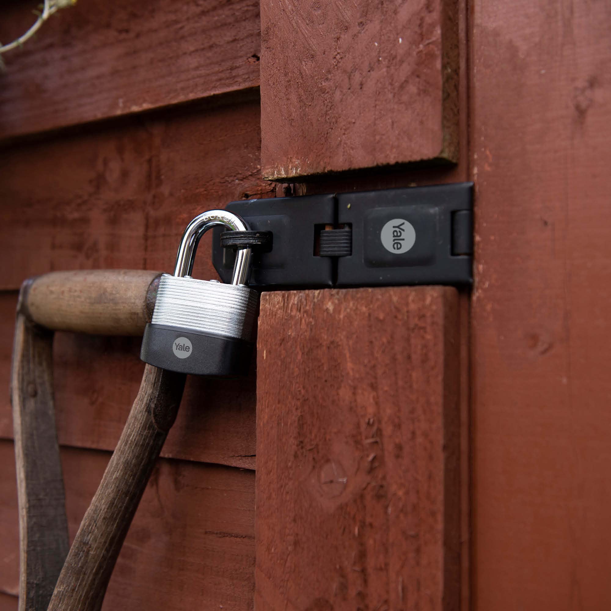 yale-y155b-160-bk-cadenas-noir-160-mm-fixations-dissimul-es image 2