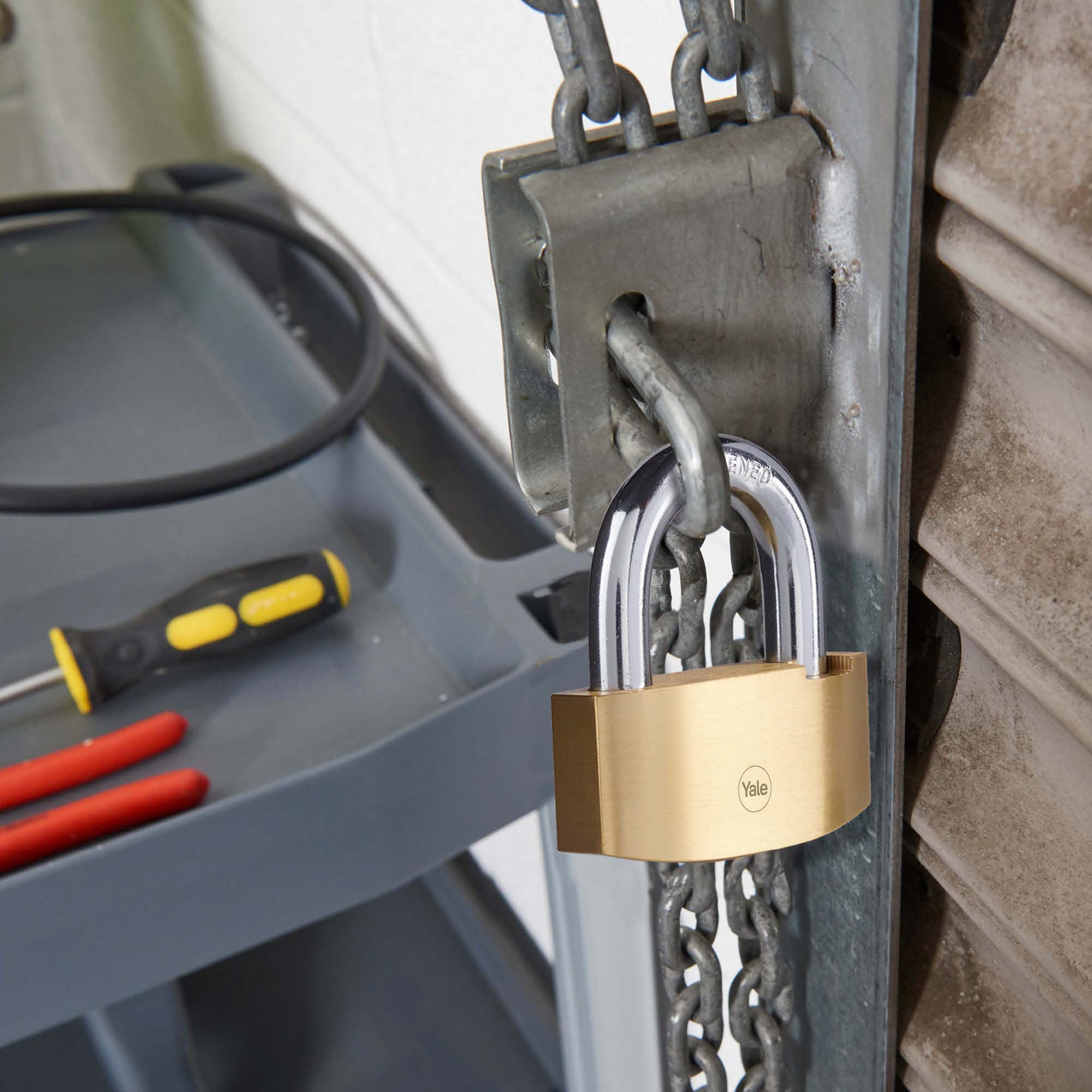 yale-y2b-80-138-1-cadenas-de-s-curit-en-laiton-80-mm-anse-acier-c-ment image 4