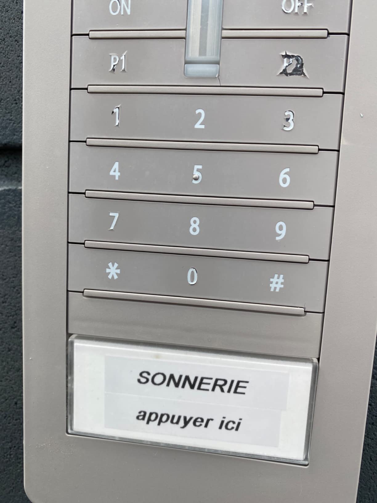 Solide sous la pluie